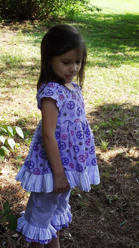 Girl's Dress with ruffles and Ruffled Capri's size3