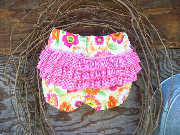 Baby ruffled bloomers, diaper cover size 12months(6/9 months)